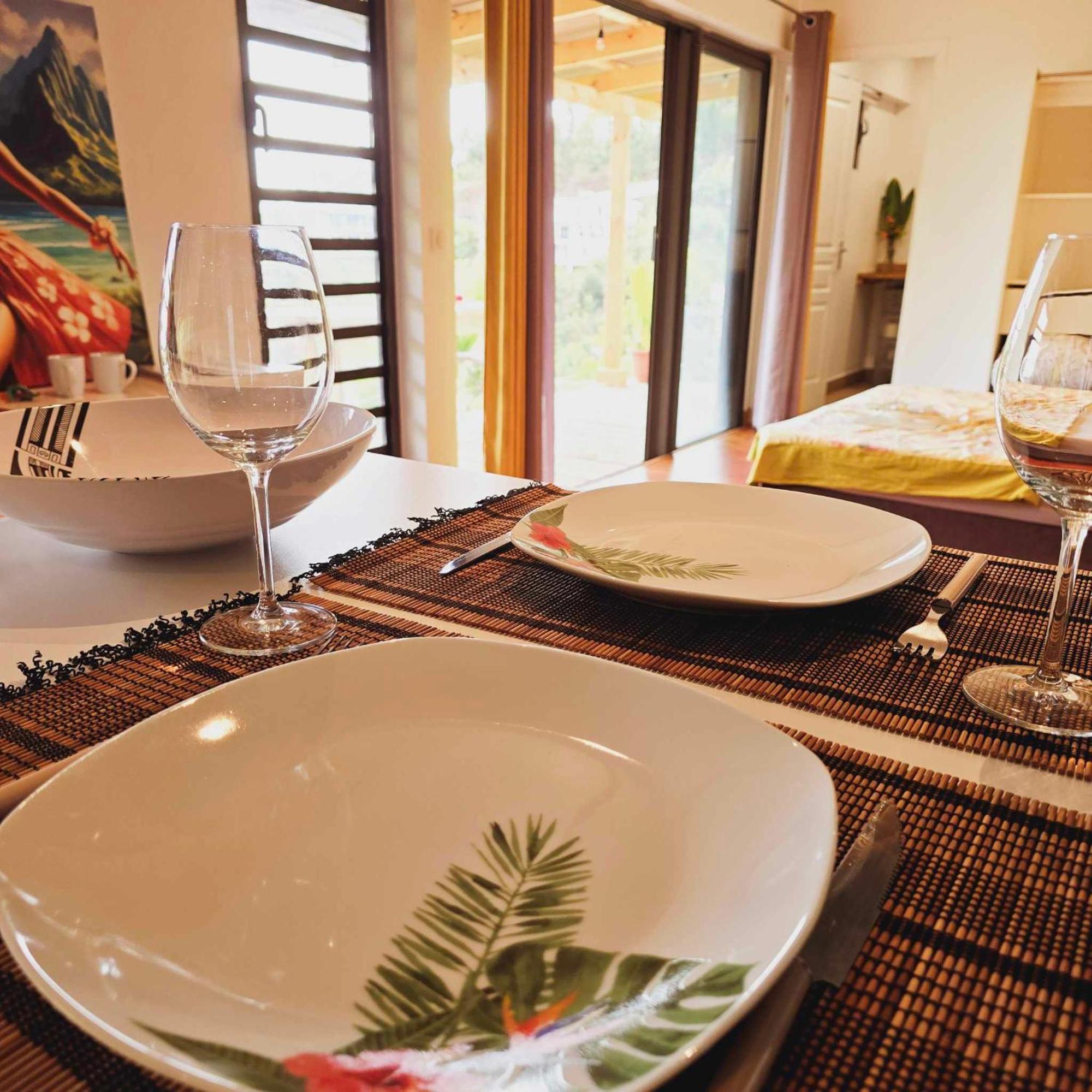 Fare Toahana, Accommodation With A Ocean View Faaa Bagian luar foto