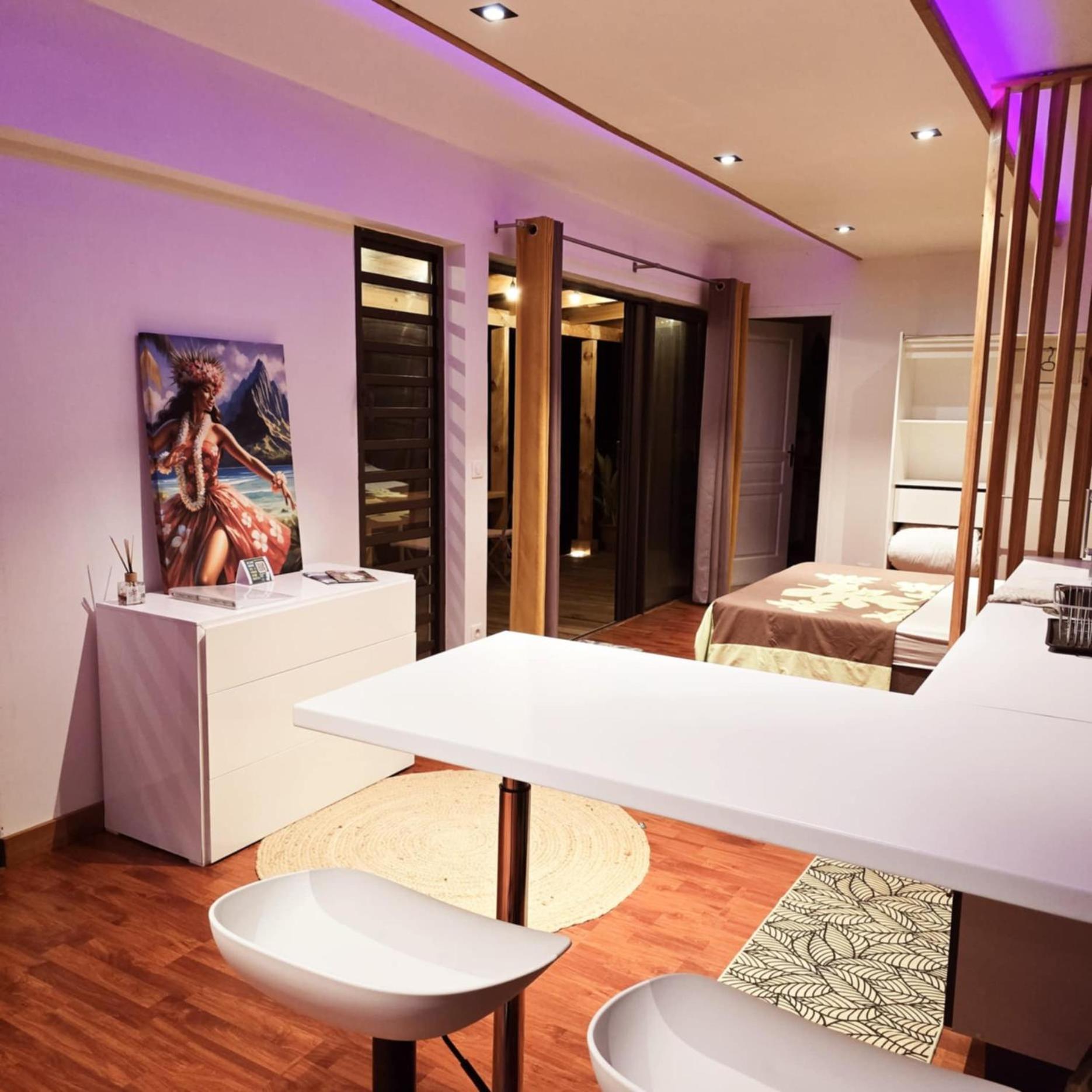 Fare Toahana, Accommodation With A Ocean View Faaa Bagian luar foto